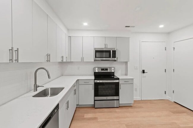 property at 738 Caledon Ct