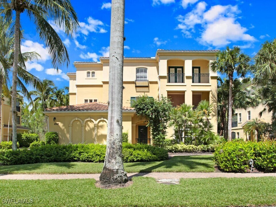2847 Tiburon Blvd E in Naples, FL - Foto de edificio