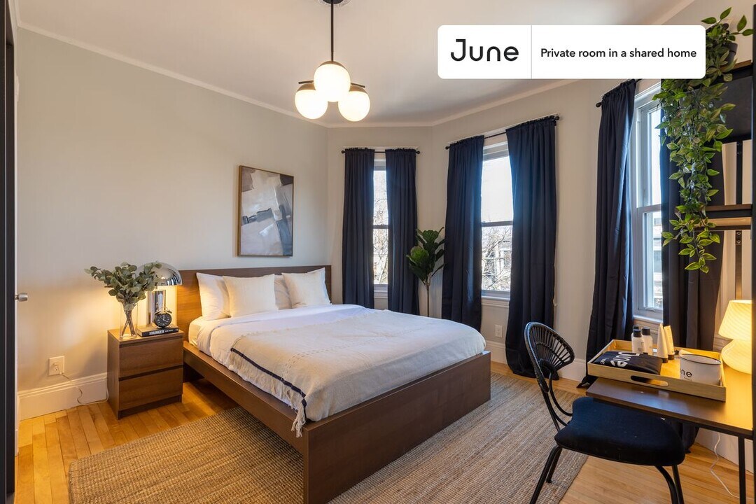 Private bedroom in 4 bed/2 bath Home in Boston, MA - Building Photo