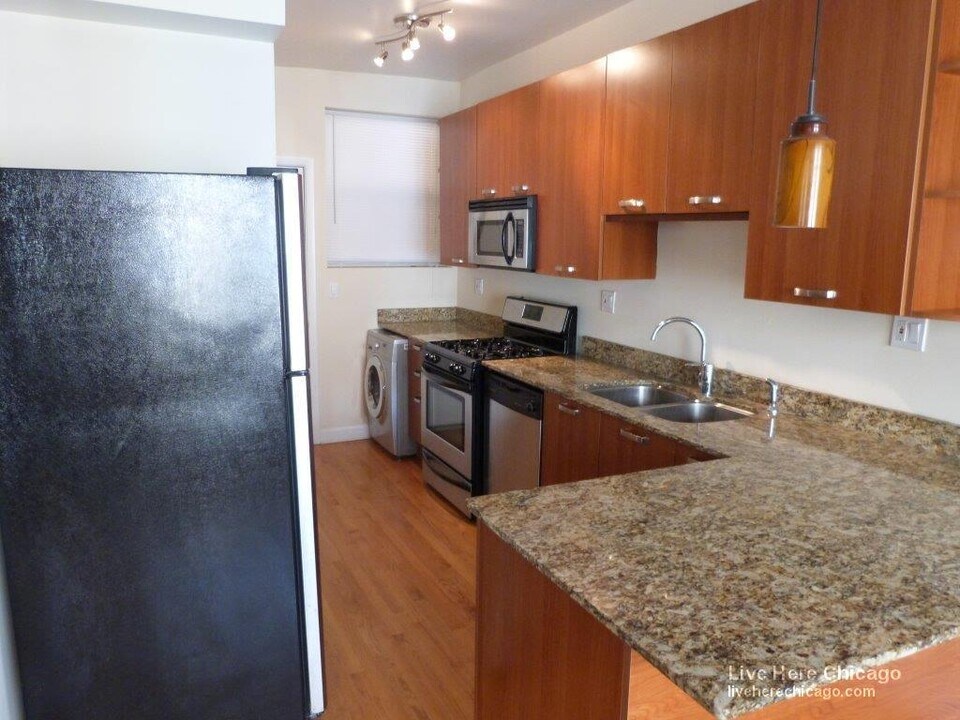 1336 W Estes Ave in Chicago, IL - Building Photo