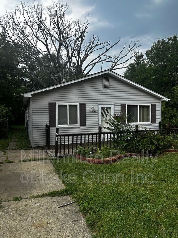 property at 61 E New York Ave