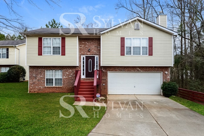 2053 Oak Terrace Dr SE in Atlanta, GA - Building Photo - Building Photo