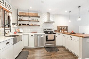 1074 Hickory Glen Rd in Winston-Salem, NC - Building Photo