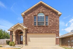 1032 Sunderland Ln in Fort Worth, TX - Building Photo