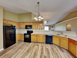 5272 Gobel Dr in Groveport, OH - Building Photo - Building Photo