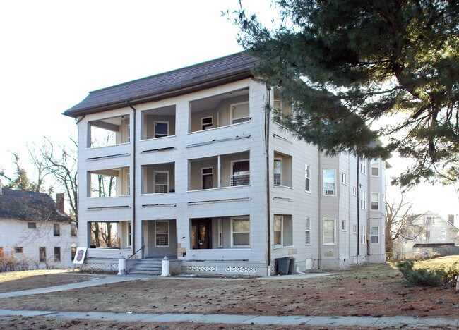 2206 Roslyn Ave in Baltimore, MD - Foto de edificio - Building Photo
