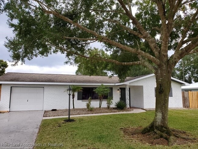 property at 2636 Queenswood Dr