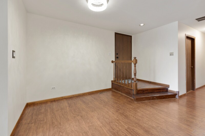 811 Cross Creek Ct in Roselle, IL - Building Photo