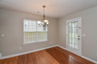 10 Belmont Park Ln in Newnan, GA - Foto de edificio - Building Photo