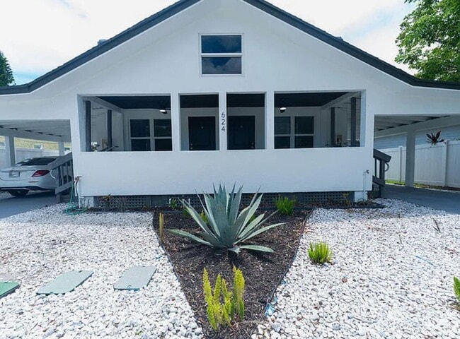 property at 624 S 12th St