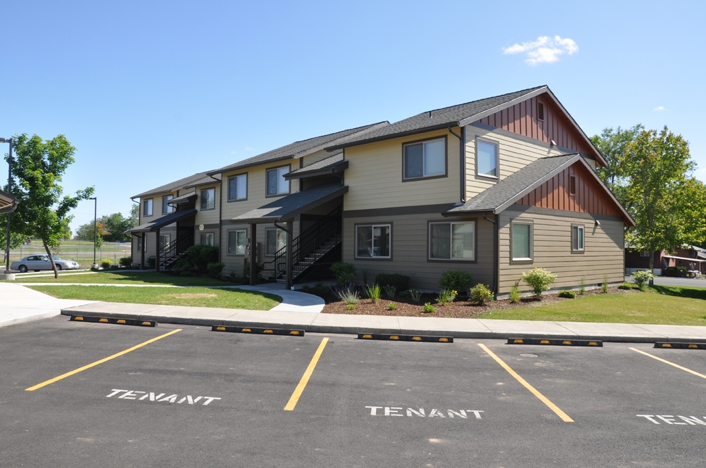 Crooked River - Madison in Madras, OR - Building Photo