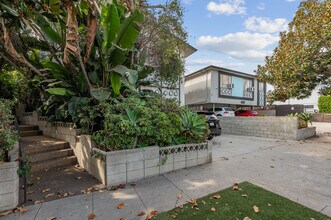 633 N Hayworth Ave in Los Angeles, CA - Foto de edificio - Building Photo