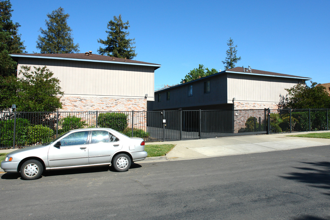 2141 Fremont St in Concord, CA - Building Photo