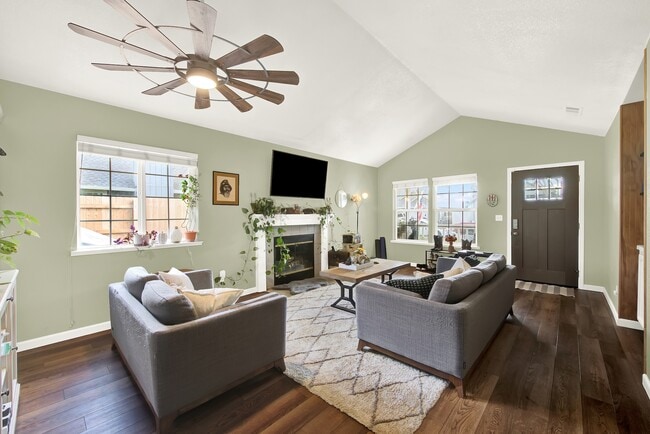 209 White Oak Ln in Winters, CA - Building Photo - Building Photo