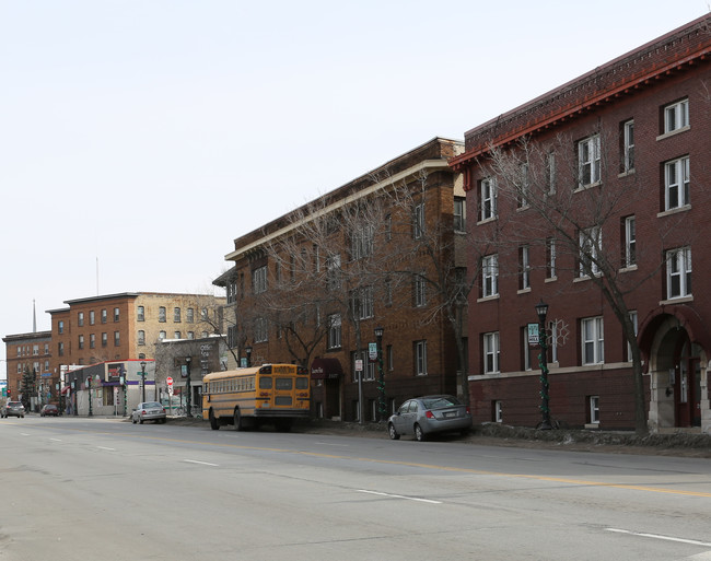 2107 Hennepin in Minneapolis, MN - Foto de edificio - Building Photo