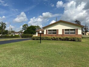 6101 Rainbow Cir in Greenacres, FL - Building Photo - Building Photo