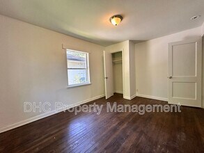2125 Larchwood Rd SW in Atlanta, GA - Building Photo - Building Photo