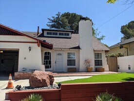 27840 Camp Plenty Rd in Santa Clarita, CA - Building Photo