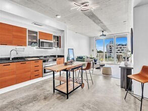 3470 E Coast Ave, Unit H0504 in Miami, FL - Foto de edificio - Building Photo