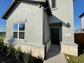 101 Thurman Holt Rd in Hutto, TX - Building Photo - Building Photo
