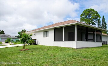 1095 Lynbrook St NW in Palm Bay, FL - Building Photo - Building Photo