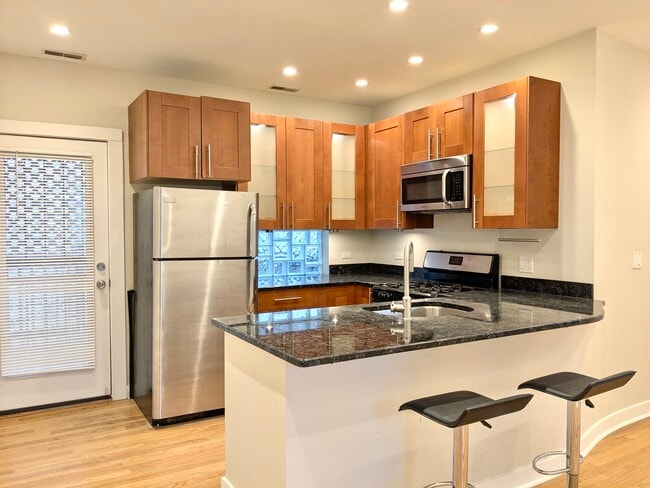947 N Kedzie Ave, Unit 2
