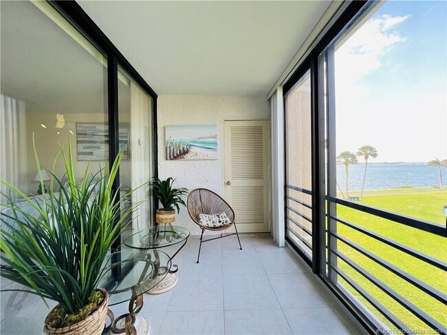 3442 NE Causeway Blvd in Jensen Beach, FL - Foto de edificio - Building Photo