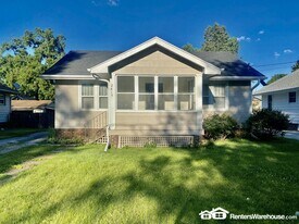 2415 44th St in Des Moines, IA - Building Photo