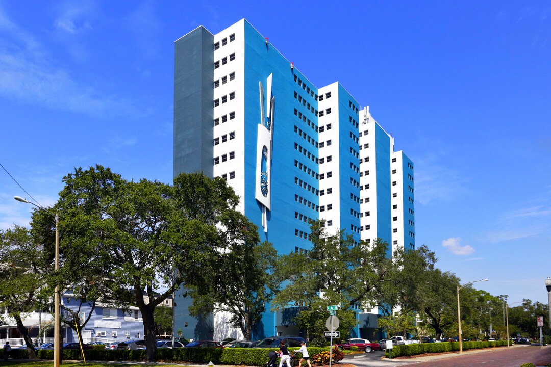 Presbyterian Towers in St. Petersburg, FL - Building Photo