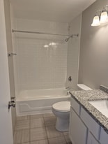 5885 Forest View Rd in Lisle, IL - Building Photo