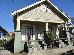 2225 Second St in New Orleans, LA - Building Photo - Building Photo
