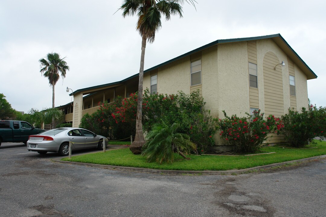 Flour Bluff Apartments in Corpus Christi, TX - Building Photo