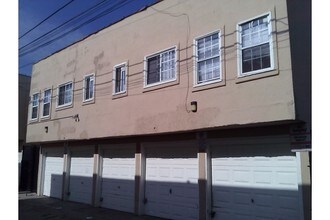 1478 Henderson Ave in Long Beach, CA - Building Photo - Building Photo