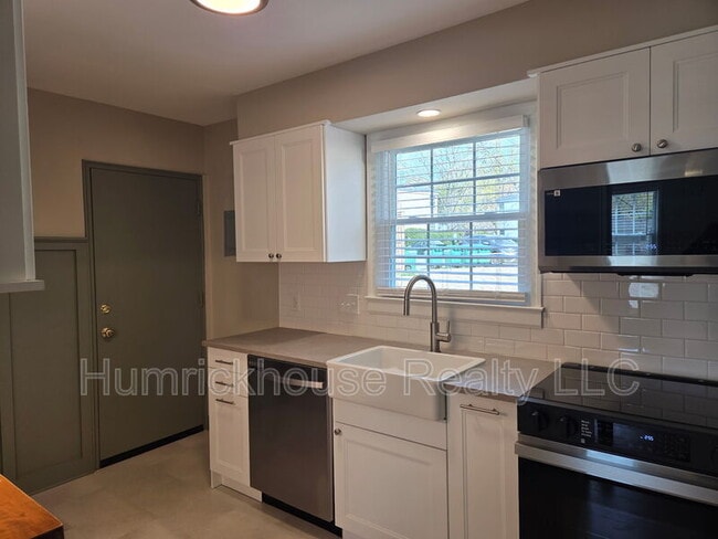 324 Wakefield Dr in Charlotte, NC - Foto de edificio - Building Photo