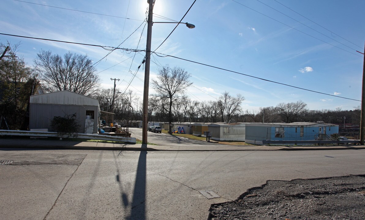 198 Gatewood Ave in Nashville, TN - Building Photo