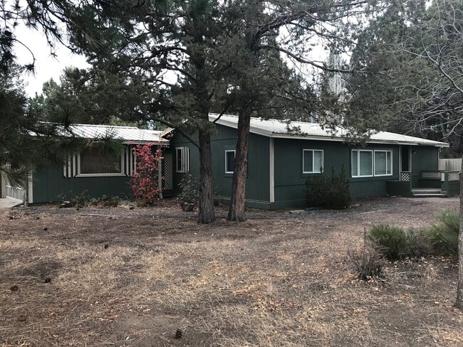 1523 SE Bronzewood Ave in Bend, OR - Building Photo - Building Photo