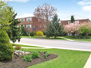 Lion's Gate Apartments in State College, PA - Foto de edificio - Building Photo