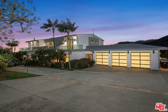 6047 Cavalleri Rd in Malibu, CA - Building Photo - Building Photo