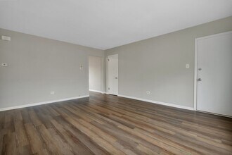 38 S Waiola Ave in La Grange, IL - Building Photo - Building Photo
