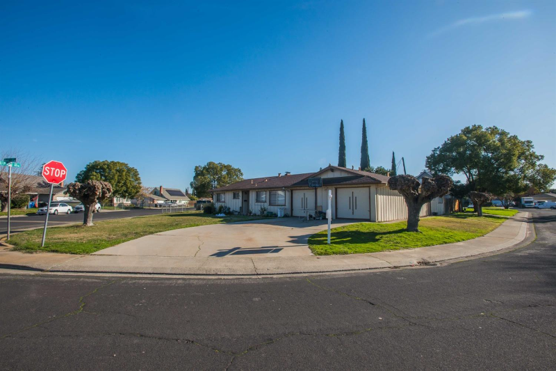 1112 Muir Ct in Manteca, CA - Building Photo