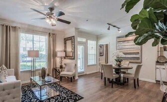 10500 Fountain Lake Dr in Stafford, TX - Building Photo