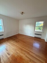 301 Copiague Pl in Copiague, NY - Building Photo - Building Photo