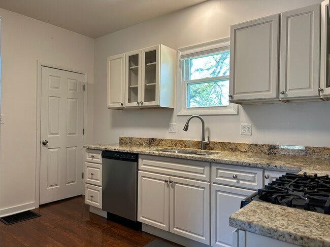 1700 Martin Luther King Jr Dr in North Chicago, IL - Building Photo - Building Photo