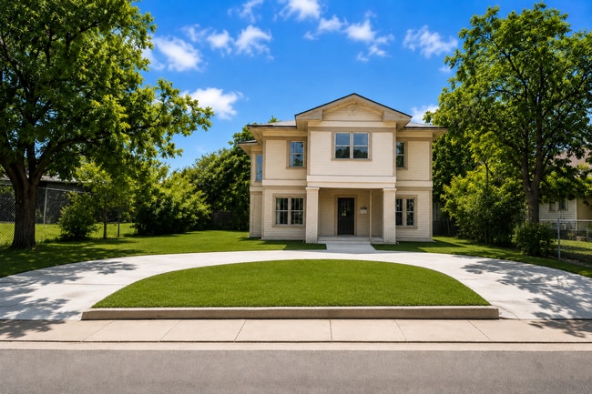 307 W Adams St
