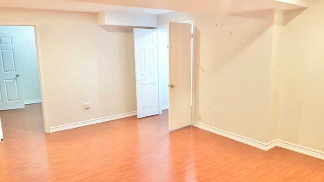 664 Esprit Cres in Mississauga, ON - Building Photo - Building Photo
