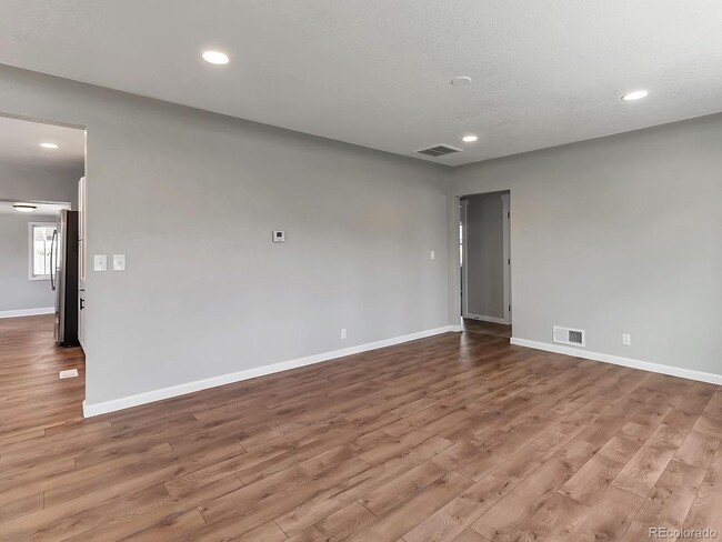 property at 1655 N Oakland St