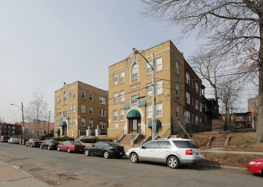 Spring Street Apartments in Hartford, CT - Building Photo