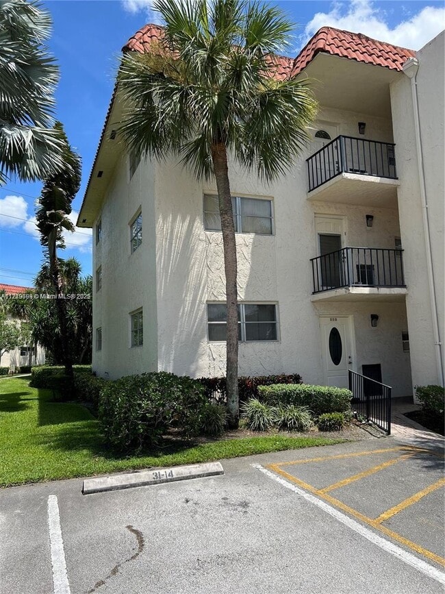 8970 S Hollybrook Blvd in Pembroke Pines, FL - Building Photo - Building Photo