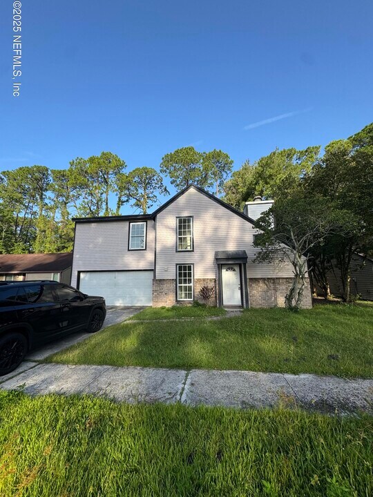 10244 Pine Breeze Rd S in Jacksonville, FL - Building Photo