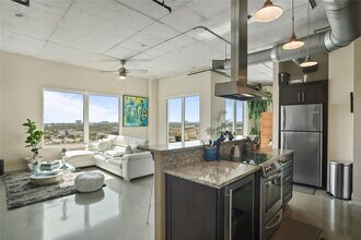 10 SW South River Dr, Unit #PH-I14 in Miami, FL - Foto de edificio - Building Photo